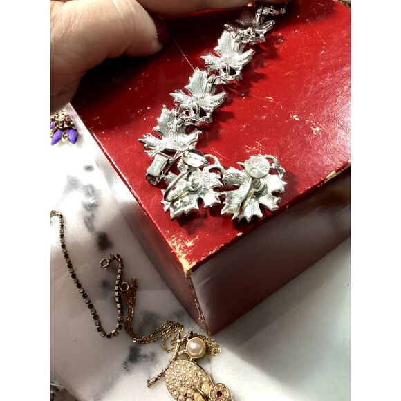 Vintage Lisner Demi-Parure Set of Silver Bracelet and Earrings - Picture 4 of 4